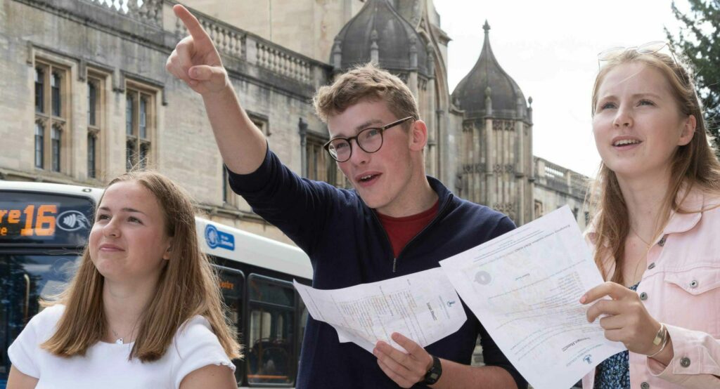 Students in Oxford, pointing ahead